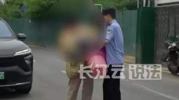 女孩7公里回家路获民警暖心护送，LOL玩家：像极了逆风局里突然亮起的TP支援